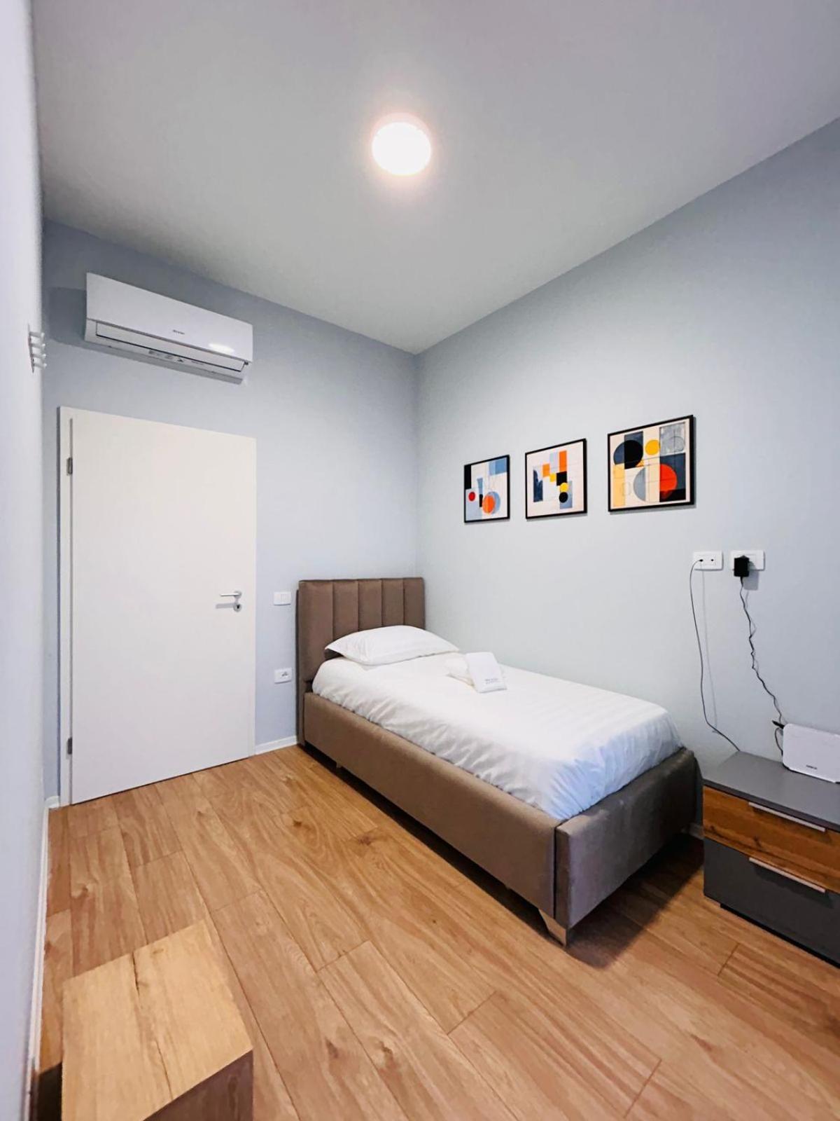 Picasso Apartment Tirana Bagian luar foto